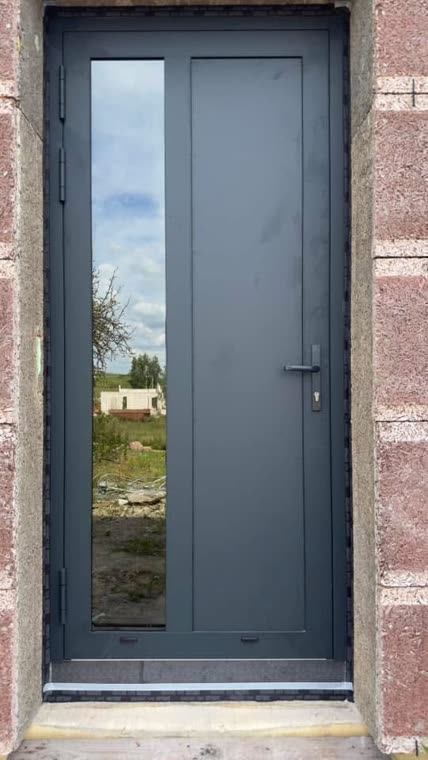 Sumontuotos lauko durys
