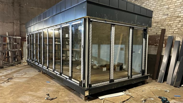 Modulinio namelio panoraminis įstiklinimas iš kampo