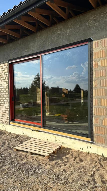 Kömmerling profilis su gamyklinėmis žymomis